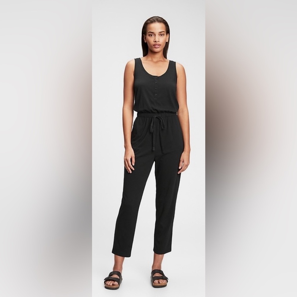 GAP Sleeveless Henley Jumpsuit, True Black, size MT, NWOT